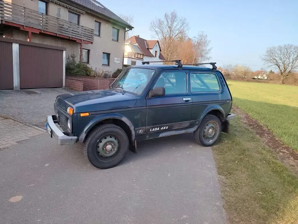 Second-hand Lada niva 77 CP (56 kW) 2012 Verde SUV