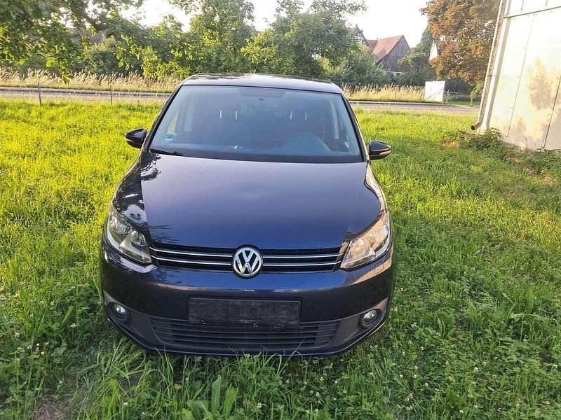 Blau Gebraucht 2013 VW Touran Trendline Van / Kleinbus | 6.100 € (Etwas zu teuer) - Bild 1/4