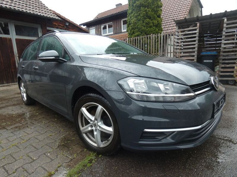 Grau Gebraucht 2017 VW Golf VII Comfortline Kombi | 9.100 € (Superpreis) - Bild 1/4