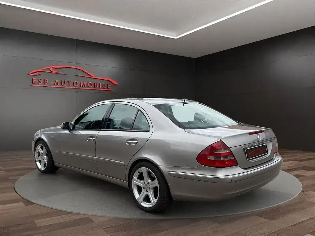 Gebraucht Mercedes E220 150 PS (110 kW) 2004 Silber Limousine