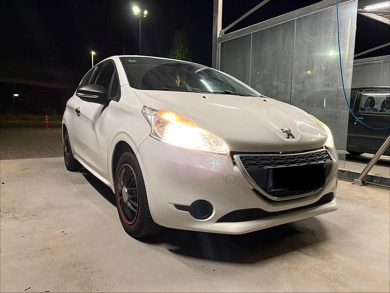 Second-hand Peugeot 208 75 CP (55 kW) 2013 Alb Hatchback