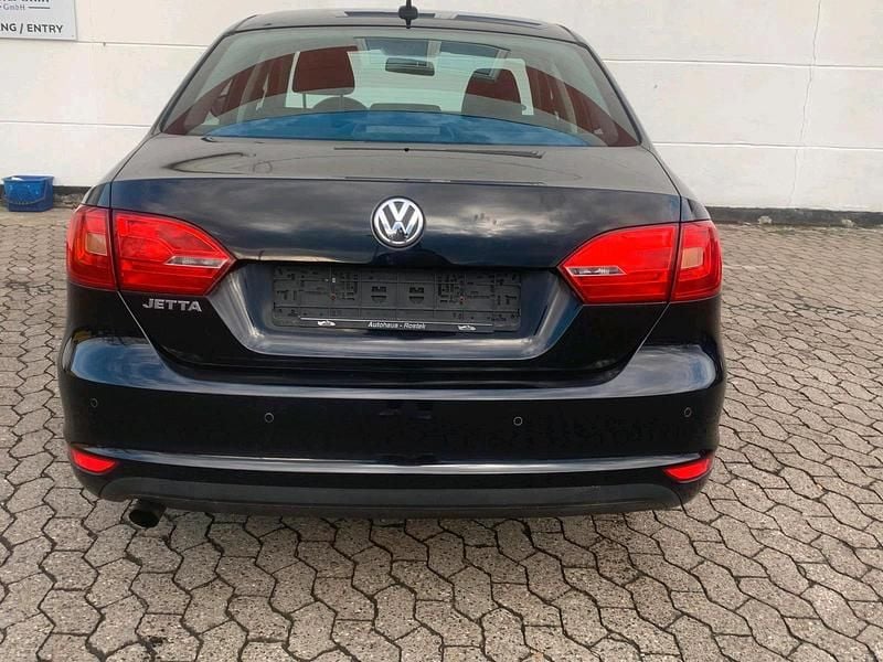 Schwarz Gebraucht 2011 VW Jetta Limousine | 3.900 € (Superpreis) - Bild 1/4