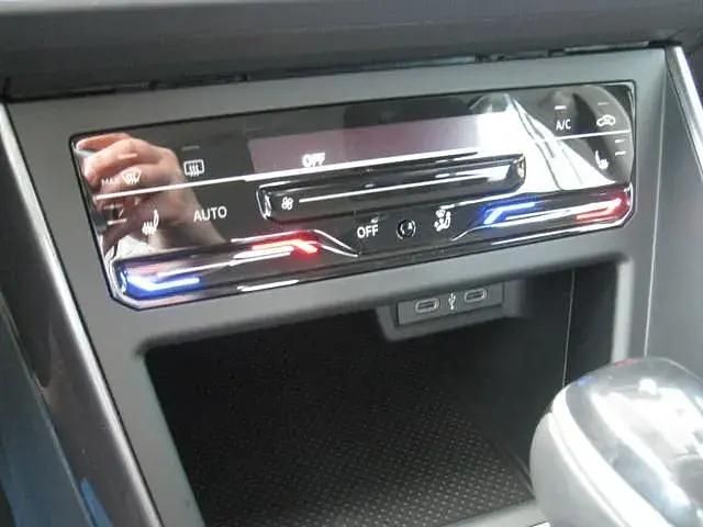 Gebraucht VW Taigo Style 110 PS (80 kW) 2023 Deep black perleffekt/schwarz SUV