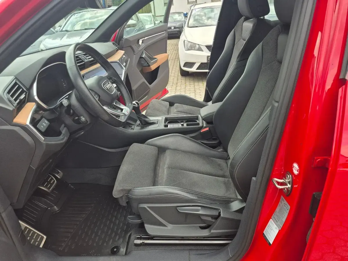 Gebraucht Audi Q3 Sportback Design 150 PS (110 kW) 2022 Rot SUV