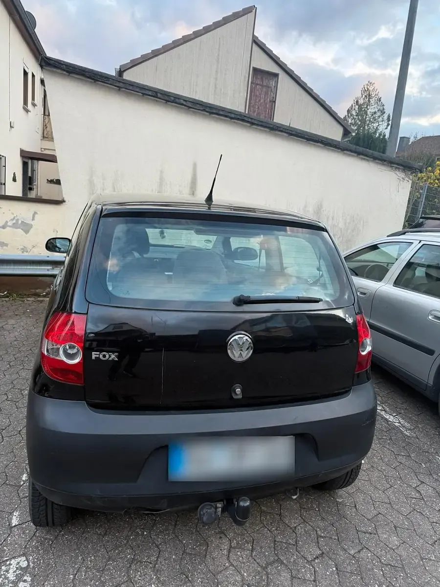 Second-hand VW Fox 65 CP (47 kW) 2006 Negru Hatchback