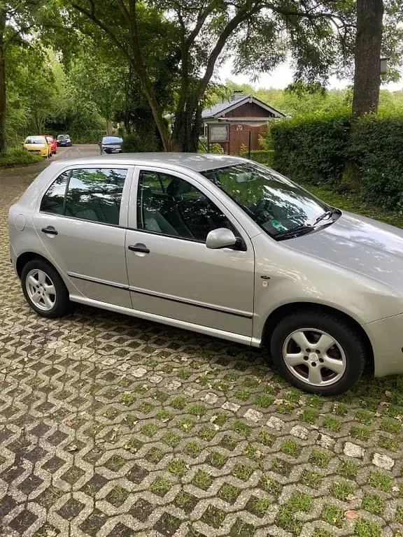 Gebraucht Skoda Fabia Comfort 75 PS (55 kW) 2001 Silber Limousine