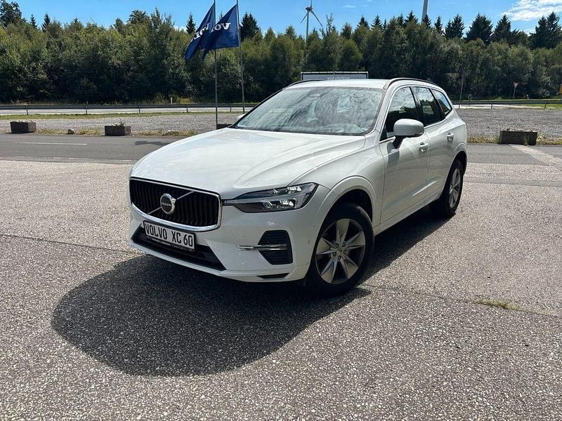 Weiß Gebraucht 2022 Volvo XC60 Momentum SUV | 33.250 € (Fairer Preis) - Bild 1/4