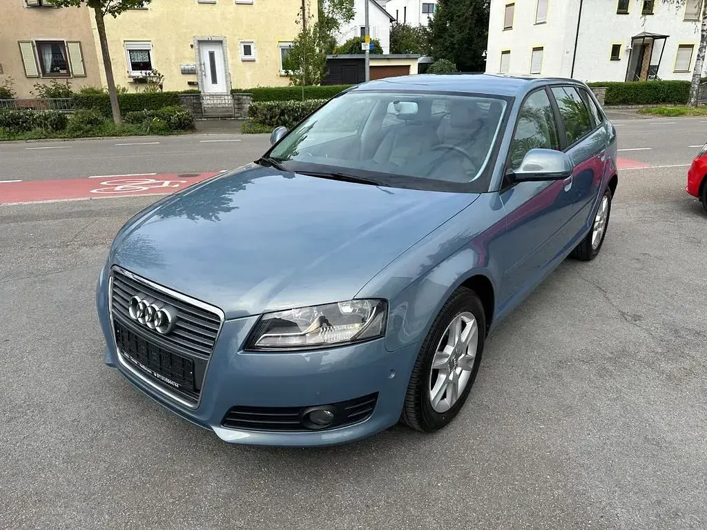 Używany Audi A3 Attraction 105 KM (77 kW) 2010 Niebieski Hatchback