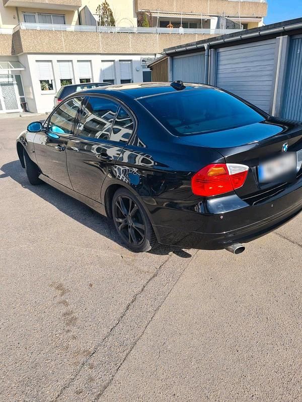 Gebraucht BMW 320 170 PS (125 kW) 2007 Schwarz Limousine