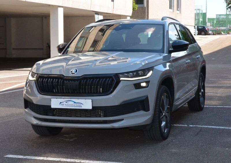 Grau Gebraucht 2022 Skoda Kodiaq SportLine SUV | 32.500 € (Teuer) - Bild 1/4