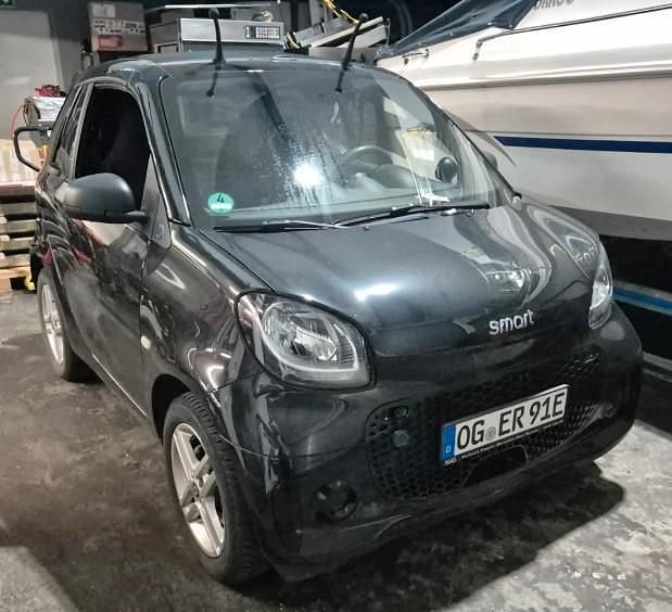 Schwarz Gebraucht 2021 Smart ForTwo Electric Drive Cabrio | 10.999 € (Fairer Preis) - Bild 1/4