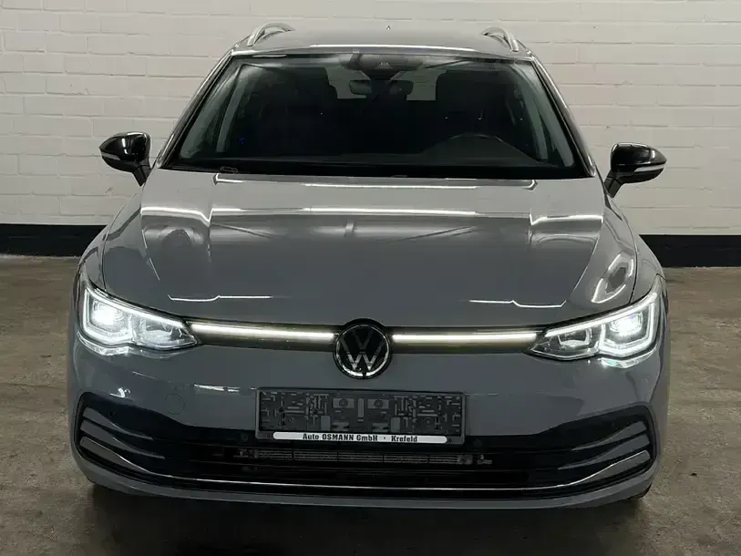 Gebraucht VW Golf VIII Move 116 PS (85 kW) 2024 Mondsteingrau Kombi