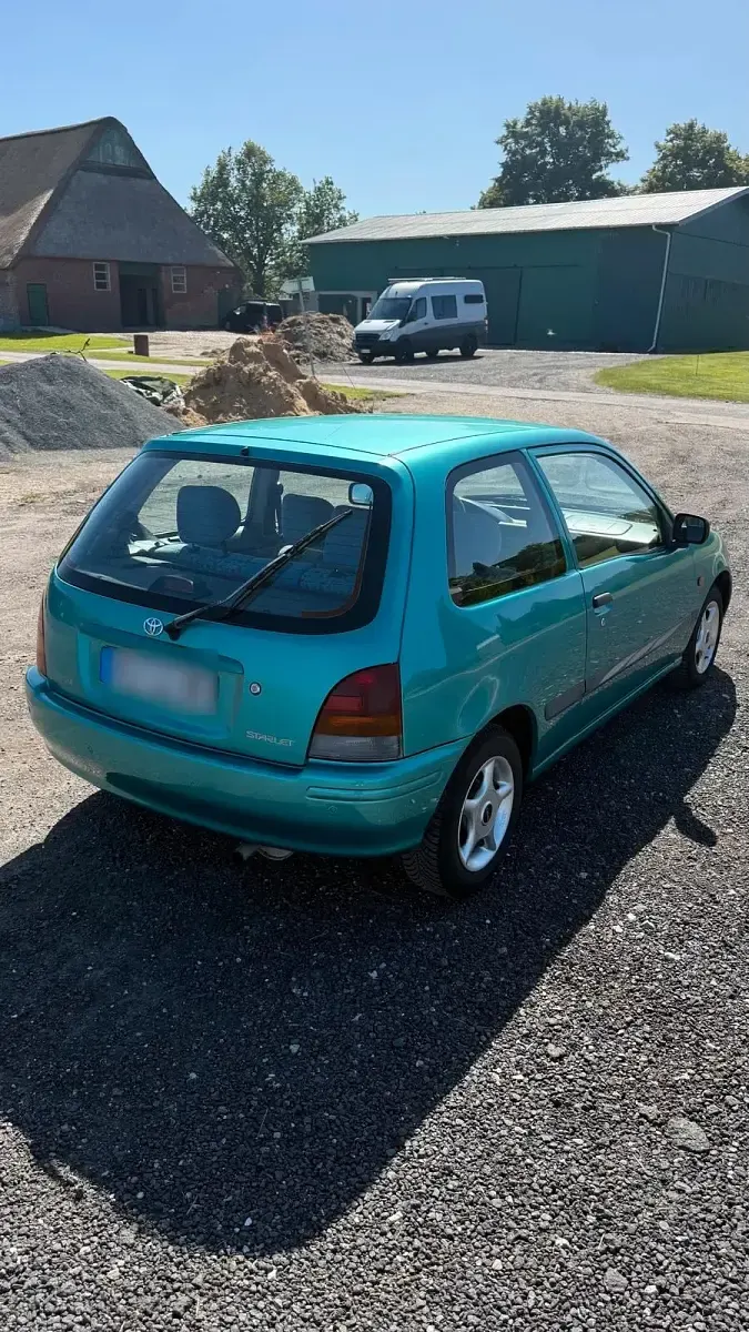 Gebraucht Toyota Starlet 75 PS (55 kW) 1998 Grün Kleinwagen