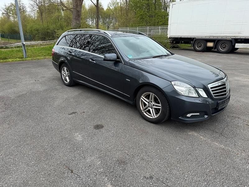 Second-hand Mercedes E250 204 CP (150 kW) 2009 Gri Break