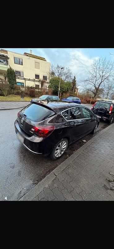 Second-hand Opel Astra 140 CP (102 kW) 2015 Maro Berlinǎ