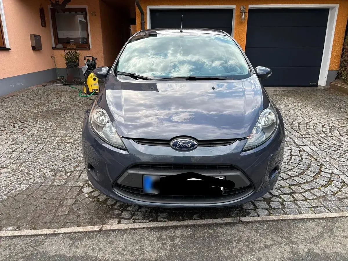Gebraucht Ford Fiesta Trend 60 PS (44 kW) 2012 Grau Kleinwagen