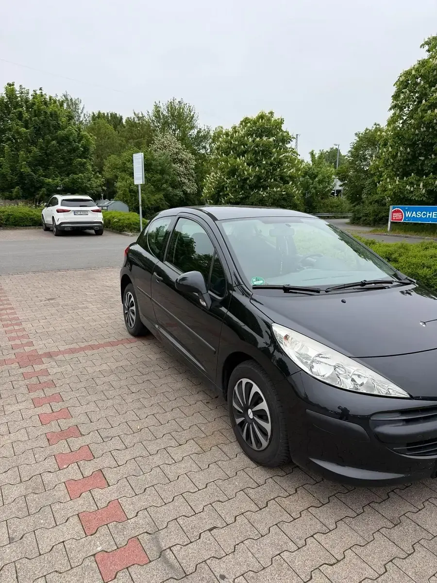 Gebraucht Peugeot 207 75 PS (55 kW) 2009 Schwarz Kleinwagen