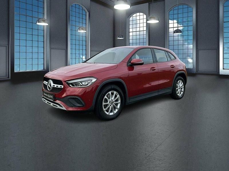 Rot Gebraucht 2020 Mercedes GLA200 AMG SUV | 28.450 € (Superpreis) - Bild 1/4