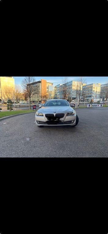 Silber Gebraucht 2011 BMW 523 Limousine | 10.899 € (Fairer Preis) - Bild 1/4