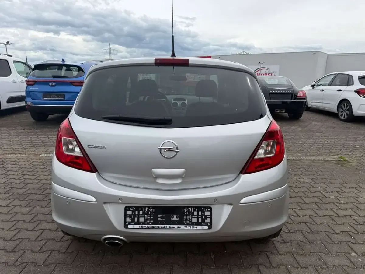 Gebraucht Opel Corsa 101 PS (74 kW) 2012 Argonsilber Kleinwagen