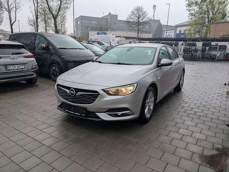 Gebraucht Opel Insignia Edition 165 PS (121 kW) 2018 Argon silber/ice silver (m2) Limousine