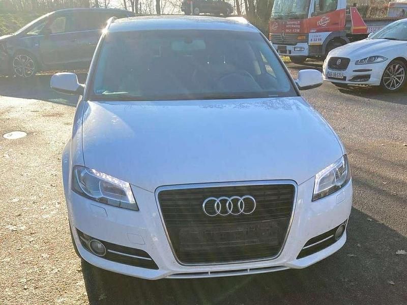 Gebraucht Audi A3 Attraction 105 PS (77 kW) 2013 Ibisweiß Kleinwagen