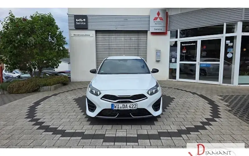 Używany Kia Ceed GT-Line 150 KM (110 kW) 2025 Biały Hatchback