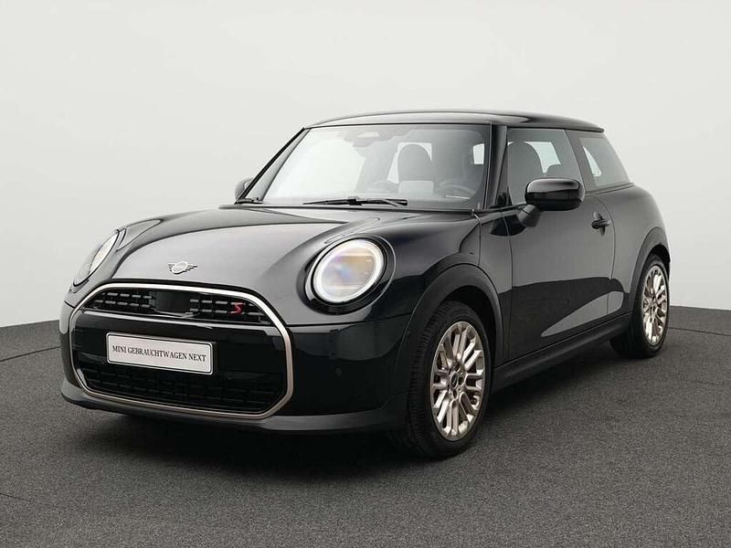 Schwarz Gebraucht 2024 Mini Cooper S Favoured Kleinwagen | 27.326 € (Guter Preis) - Bild 1/4