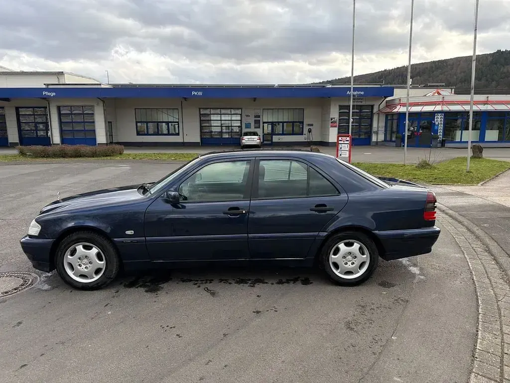 Gebraucht Mercedes C200 Classic 136 PS (100 kW) 2000 Blau Limousine
