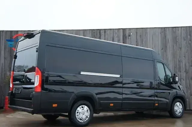 Gebraucht Peugeot Boxer 165 PS (121 kW) 2021 Schwarz Van