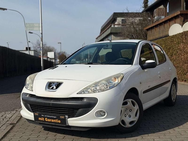 Gebraucht Peugeot 206 Style 73 PS (53 kW) 2011 Weiss banquise/flach Kleinwagen