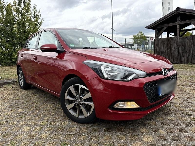 Rot Gebraucht 2016 Hyundai i20 YES! Silver Kleinwagen | 6.990 € (Fairer Preis) - Bild 1/4
