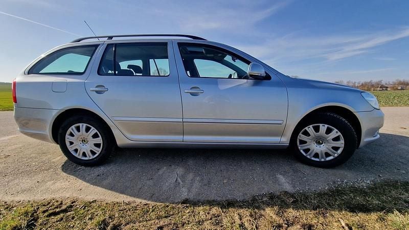 Gebraucht Skoda Octavia 122 PS (89 kW) 2009 Silber Kombi