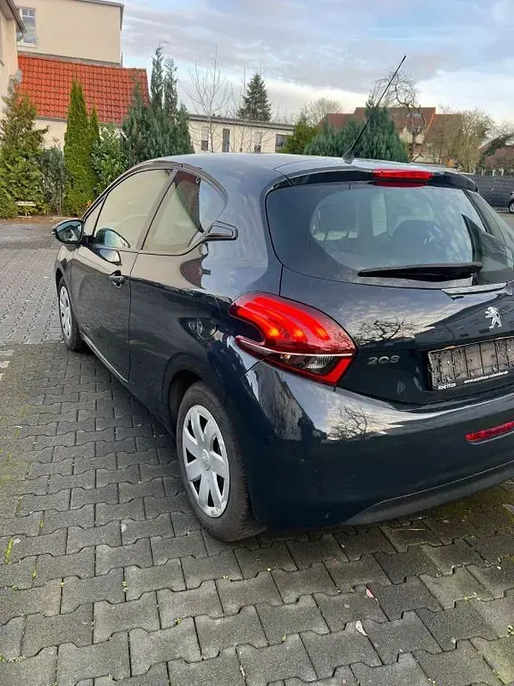 Gebraucht Peugeot 208 Active 68 PS (50 kW) 2017 Blau Kleinwagen