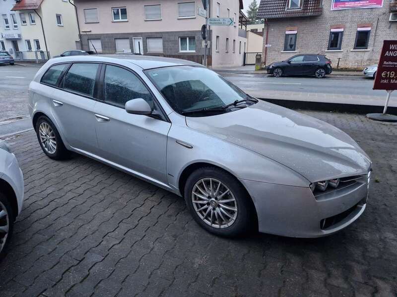 Silber Gebraucht 2006 Alfa Romeo 159 Distinctive Kombi | 2.500 € (Fairer Preis) - Bild 1/4