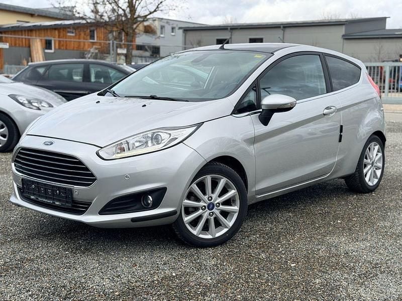 Gebraucht Ford Fiesta Titanium 101 PS (74 kW) 2016 Grau Kleinwagen