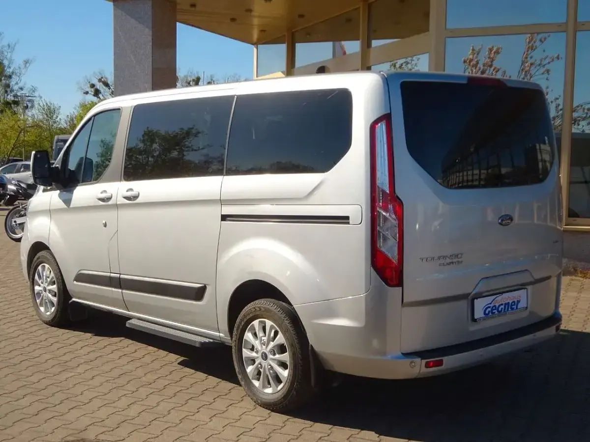 Gebraucht Ford Tourneo Trend 131 PS (96 kW) 2018 Polarsilber Van / Kleinbus