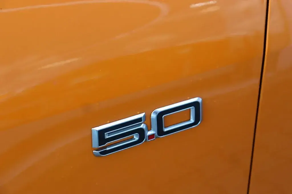 Neu Ford Mustang Fastback 446 PS (328 kW) 2026 Orangefury metallic Coupé