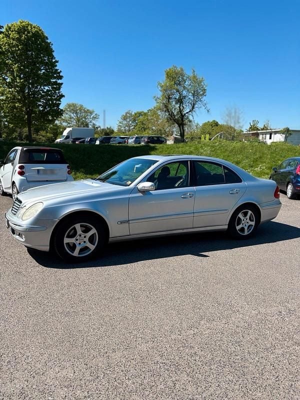 Gebraucht Mercedes E240 177 PS (130 kW) 2002 Silber Limousine