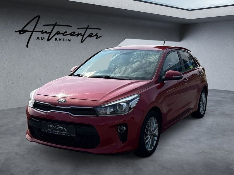 Rot Gebraucht 2018 Kia Rio DREAM-TEAM Edition Limousine | 10.999 € (Fairer Preis) - Bild 1/4
