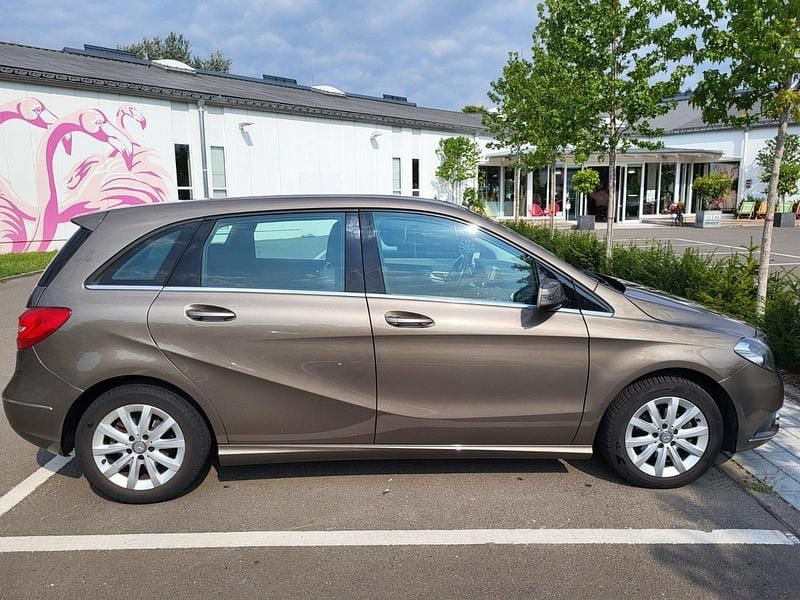 Gebraucht 2013 Mercedes B180 Van / Kleinbus | 12.000 € (Fairer Preis) - Bild 1/4