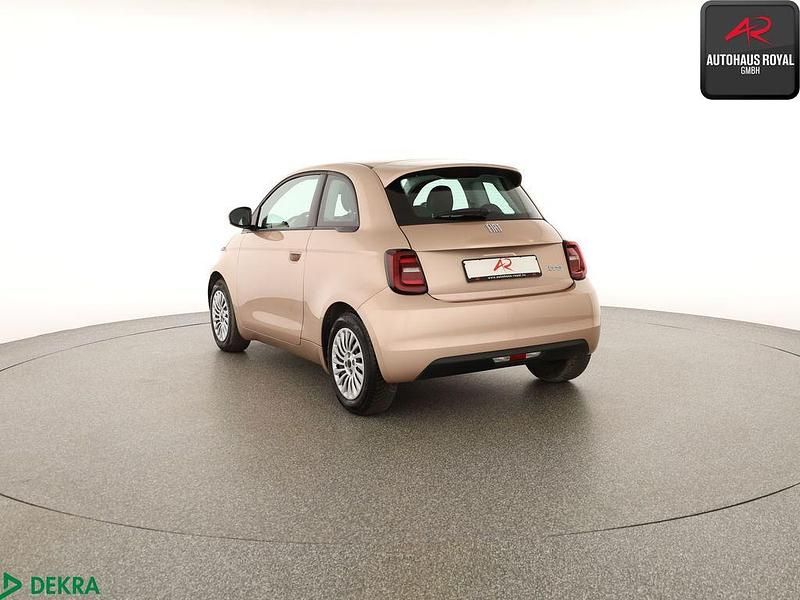 Gebraucht Fiat 500e 86 kW (118 PS) 2023 Colore esterno (rose gold) Limousine