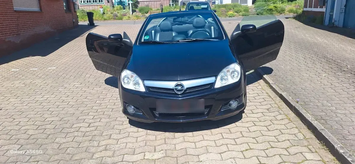 Używany Opel Tigra 90 KM (66 kW) 2009 Czarny Kabriolet