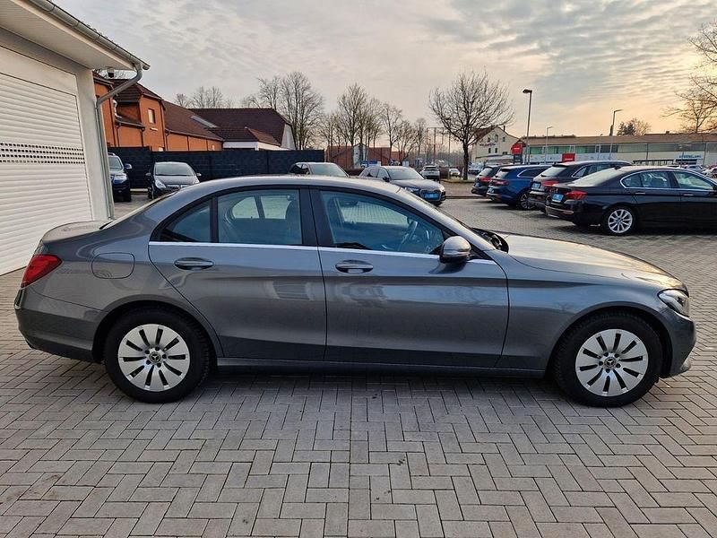 Gebraucht Mercedes C220 170 PS (125 kW) 2017 Selenitgrau Limousine