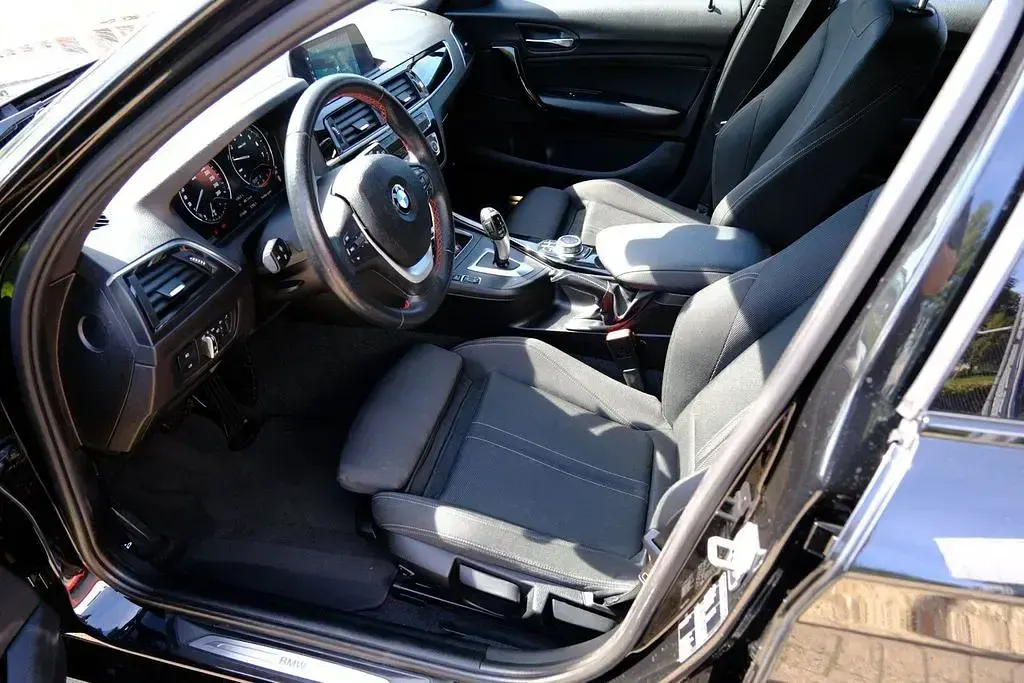 Gebraucht BMW 118 Executive 136 PS (100 kW) 2018 Schwarz Limousine