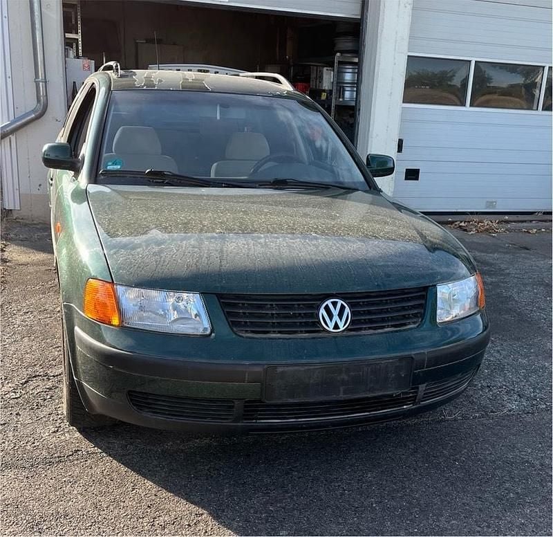 Grün Gebraucht 1999 VW Passat Kombi | 700 € (Superpreis) - Bild 1/4