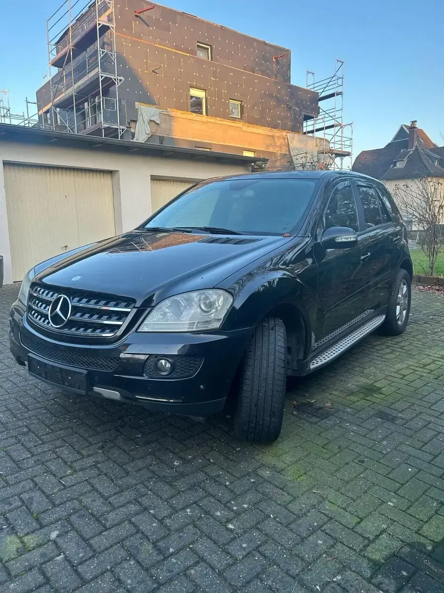 Gebraucht Mercedes ML320 224 PS (164 kW) 2005 Schwarz SUV
