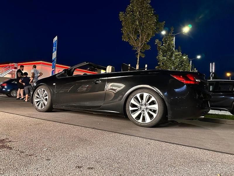 Usata Opel Cascada Active 200 CV (147 kW) 2017 Nero Cabrio