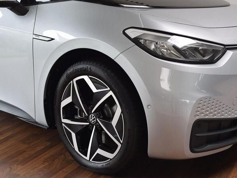 Gebraucht VW ID.3 Pro Performance 150 kW (204 PS) 2023 Scale silver metallic schwarz Kleinwagen