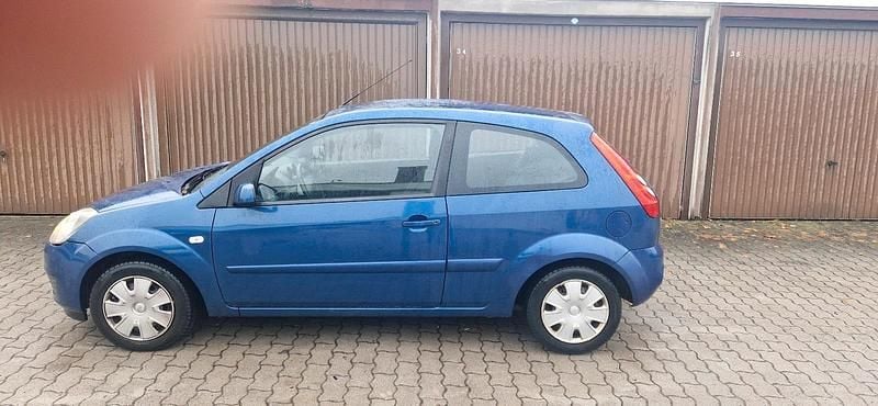 Blau Gebraucht 2008 Ford Fiesta Kleinwagen | 1.700 € - Bild 1/4